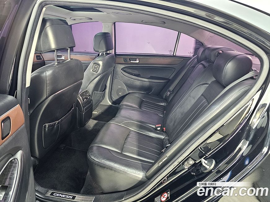 Hyundai Genesis 2012