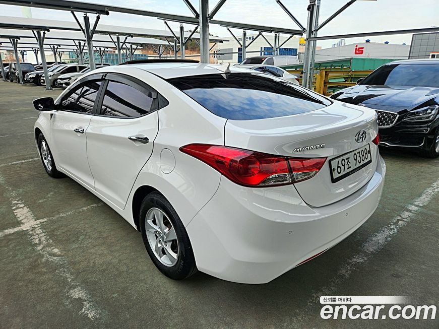 Hyundai AVANTE 2013