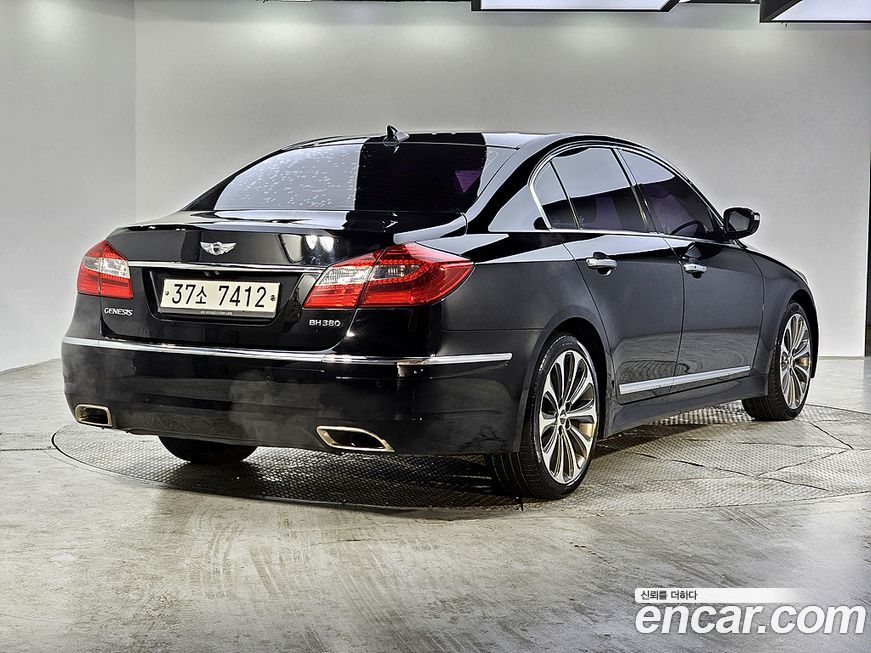 Hyundai Genesis 2012