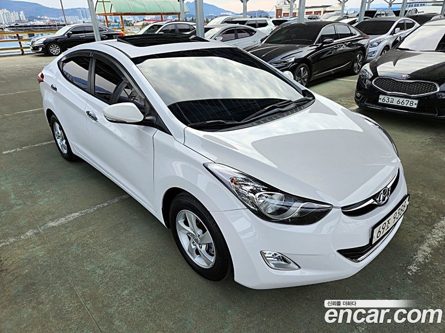 Hyundai AVANTE 2013
