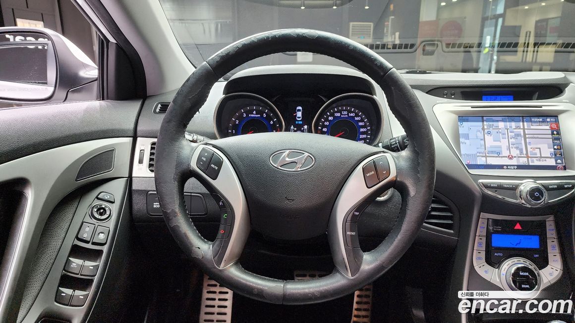 Hyundai AVANTE 2012