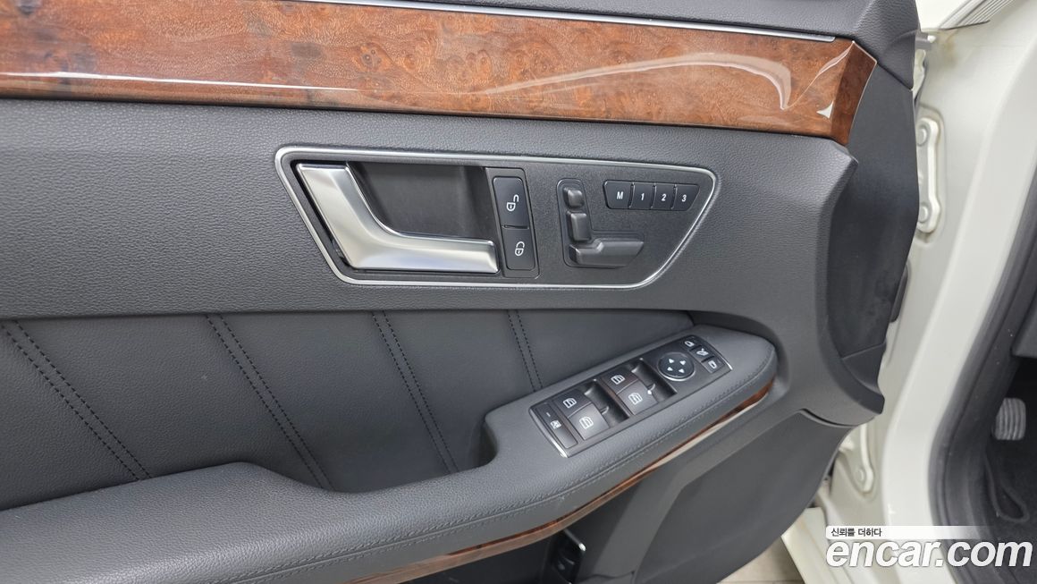 Mercedes-Benz E-Class 2012