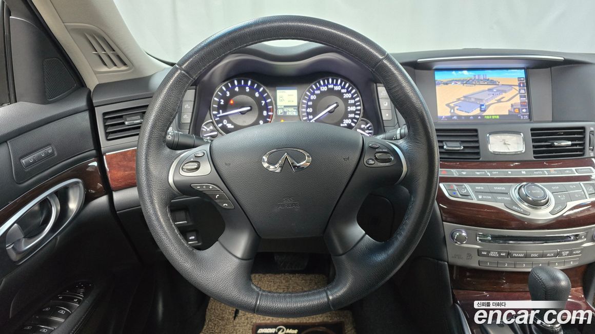 Infiniti Q70 2017
