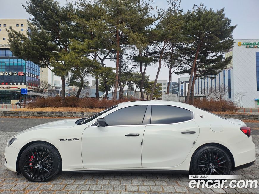 Maserati Ghibli 2015