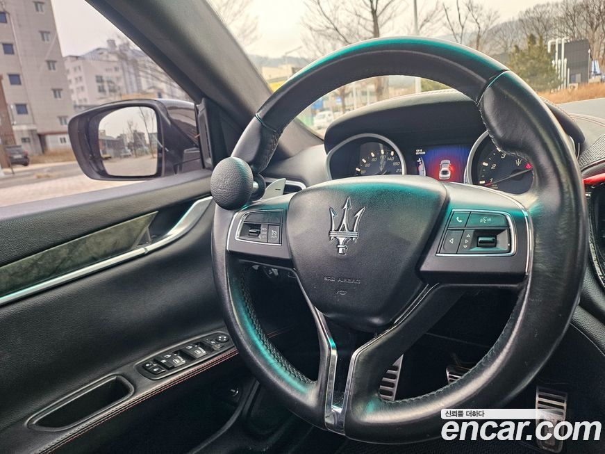 Maserati Ghibli 2015