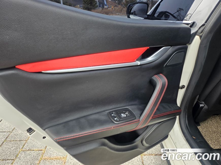 Maserati Ghibli 2015