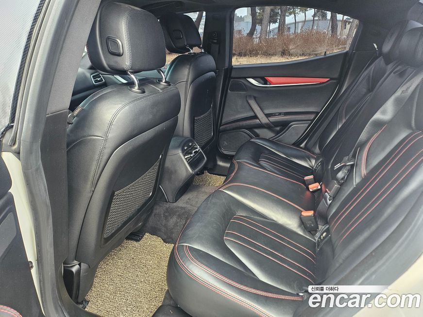 Maserati Ghibli 2015