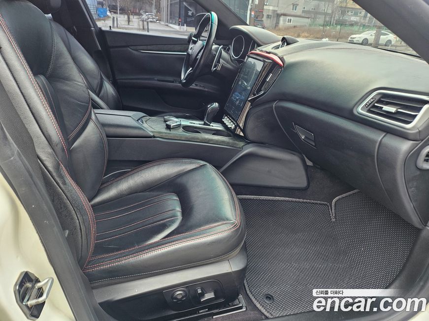 Maserati Ghibli 2015