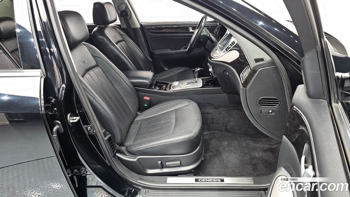 Hyundai Genesis 2013