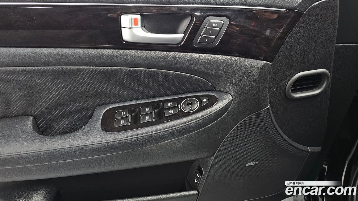 Hyundai Genesis 2013