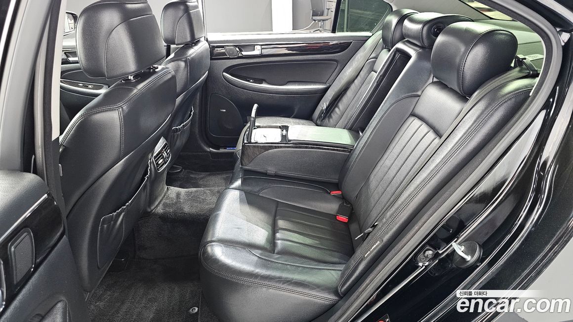 Hyundai Genesis 2013