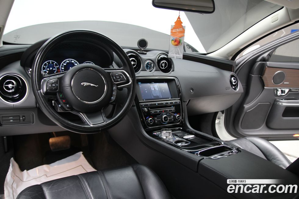 Jaguar XJ 2016