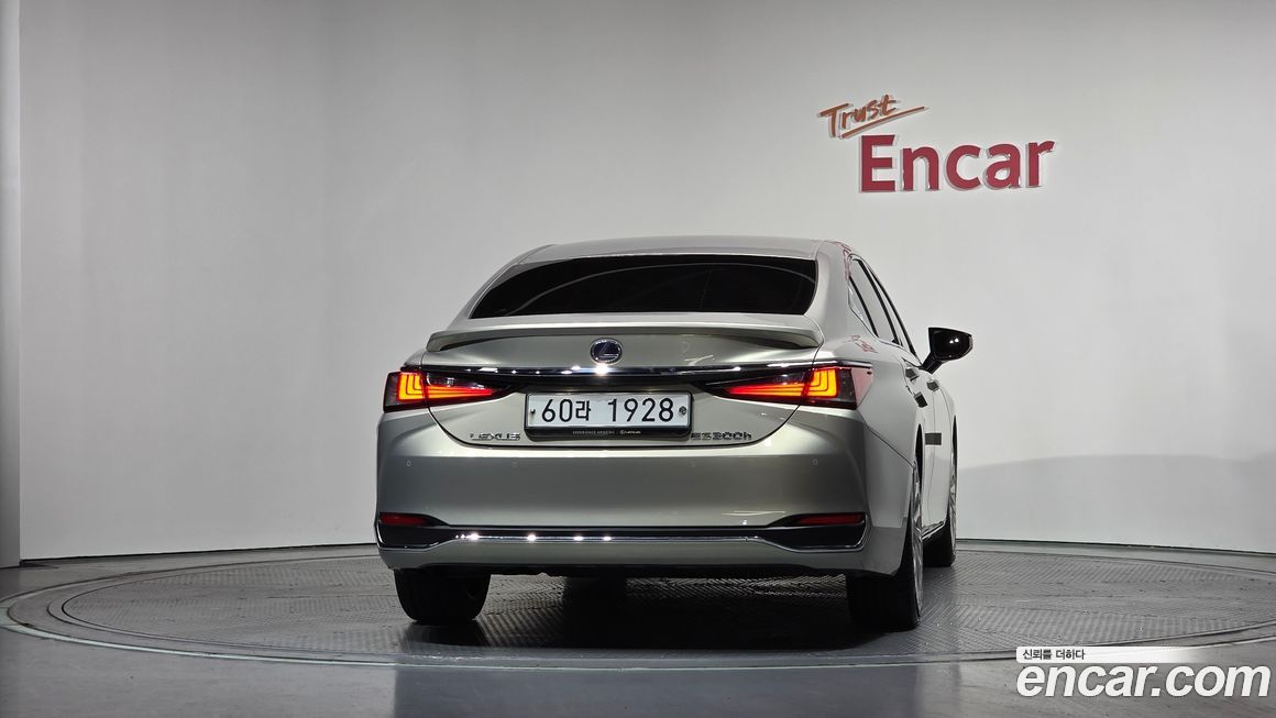 Lexus ES 2019
