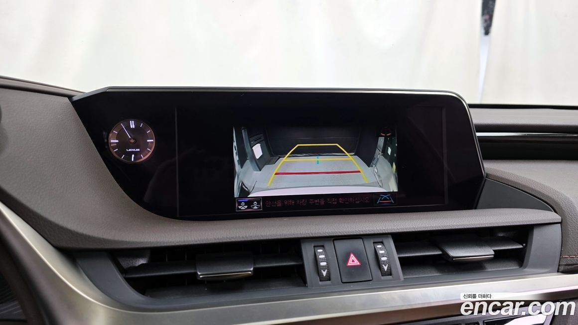 Lexus ES 2019