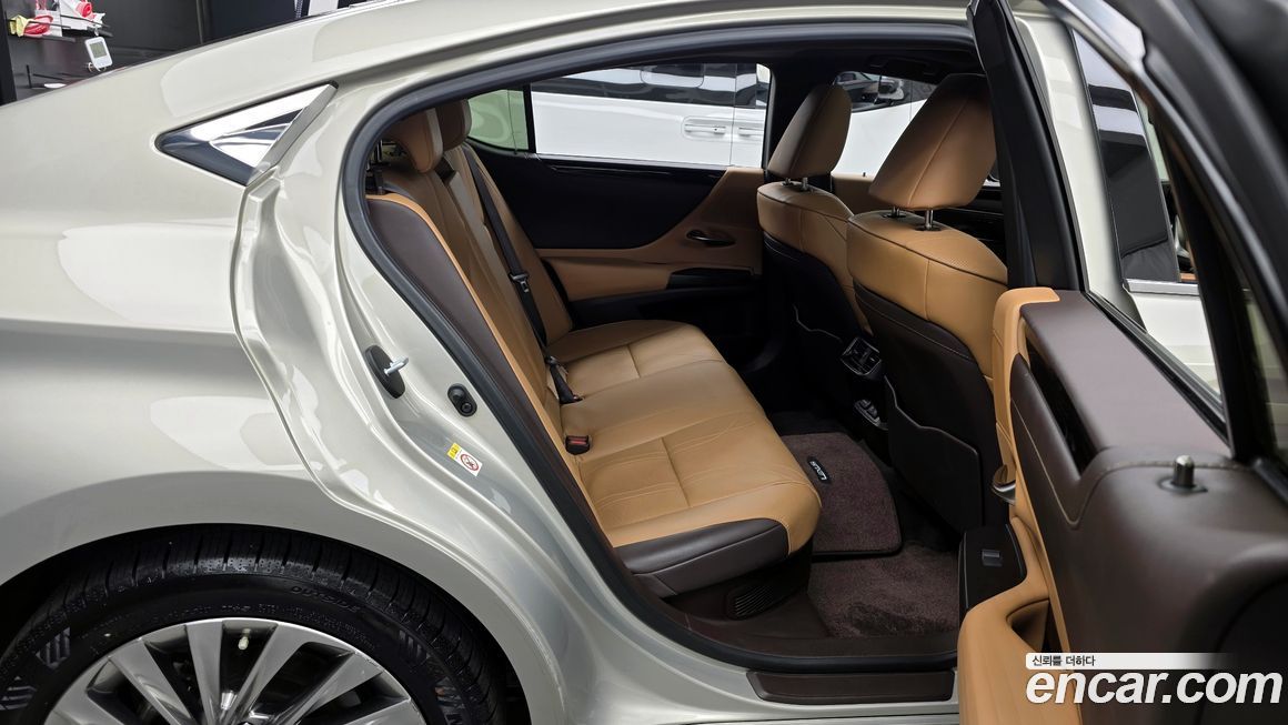 Lexus ES 2019