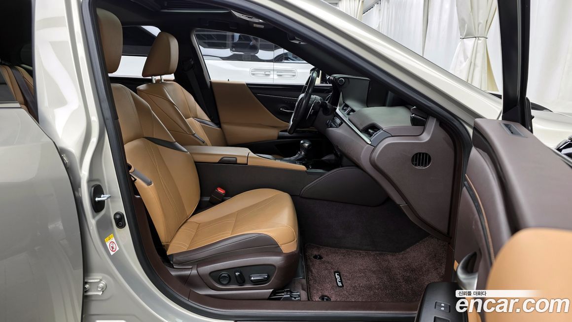 Lexus ES 2019