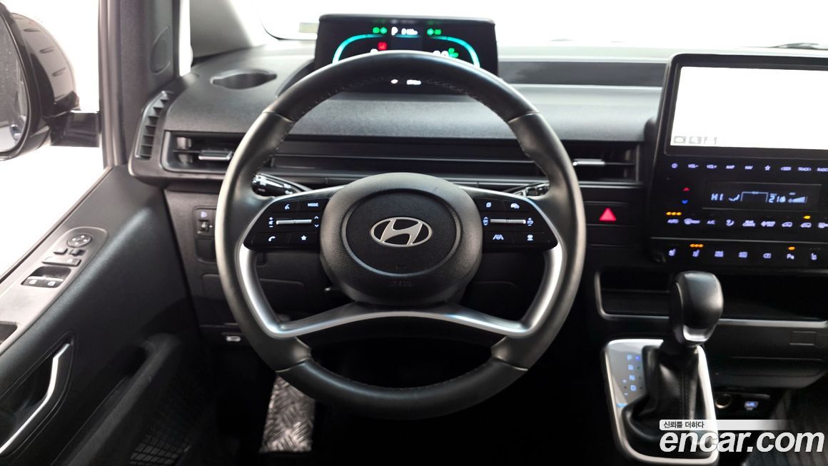 Hyundai Staria 2025