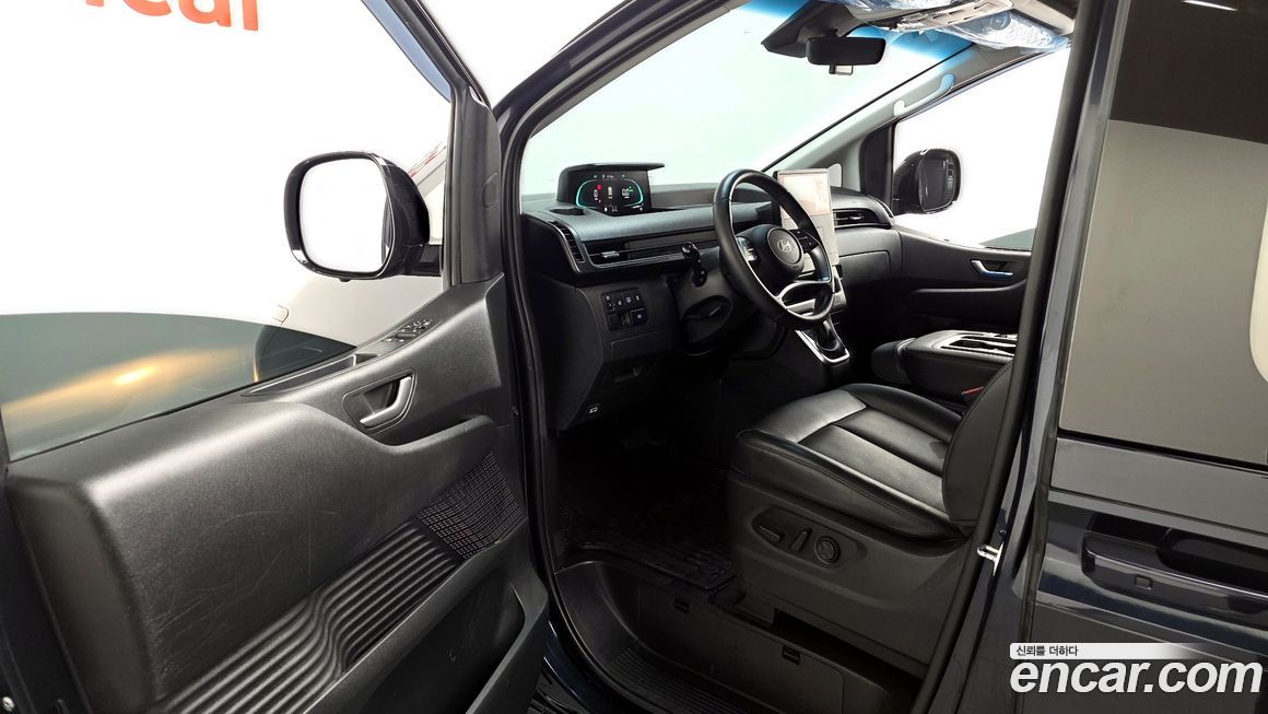Hyundai Staria 2025