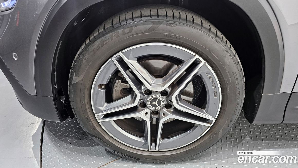 Mercedes-Benz GLB-Class 2021