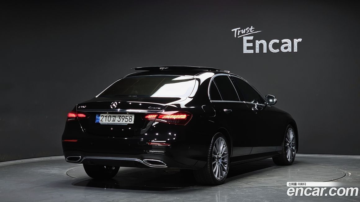 Mercedes-Benz E-Class 2022