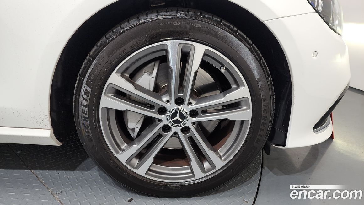 Mercedes-Benz E-Class 2021