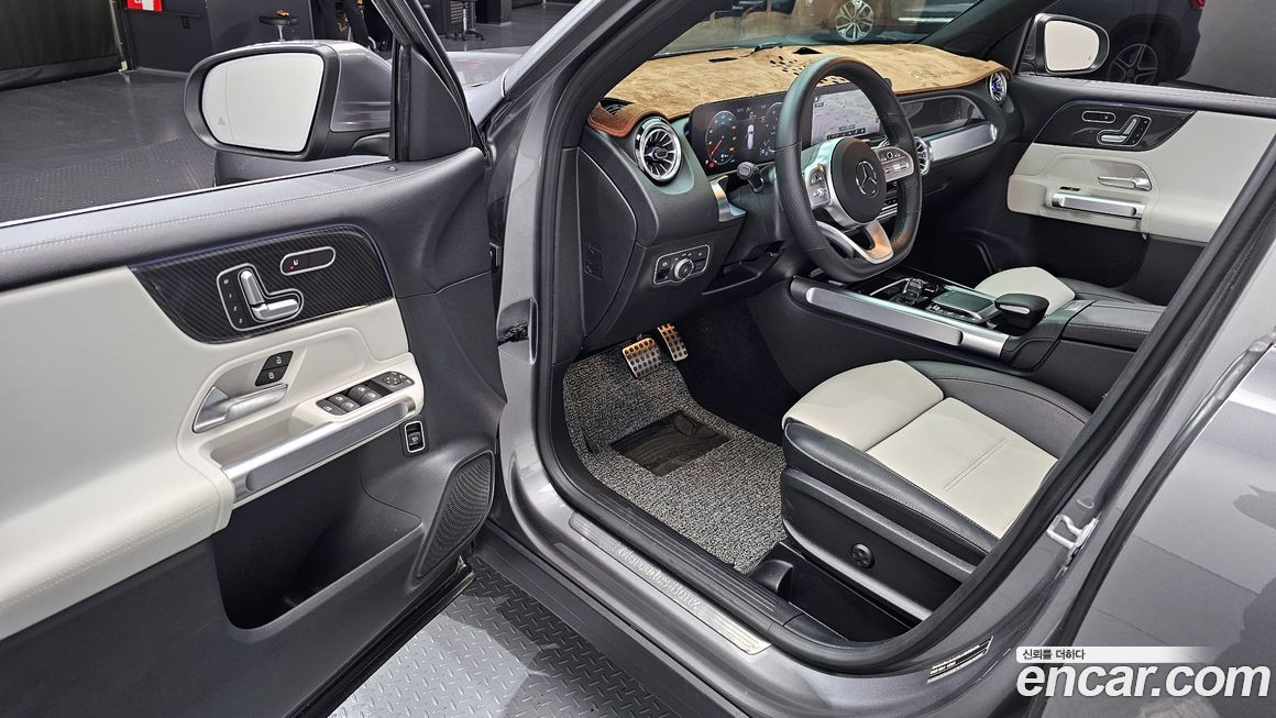 Mercedes-Benz GLB-Class 2021