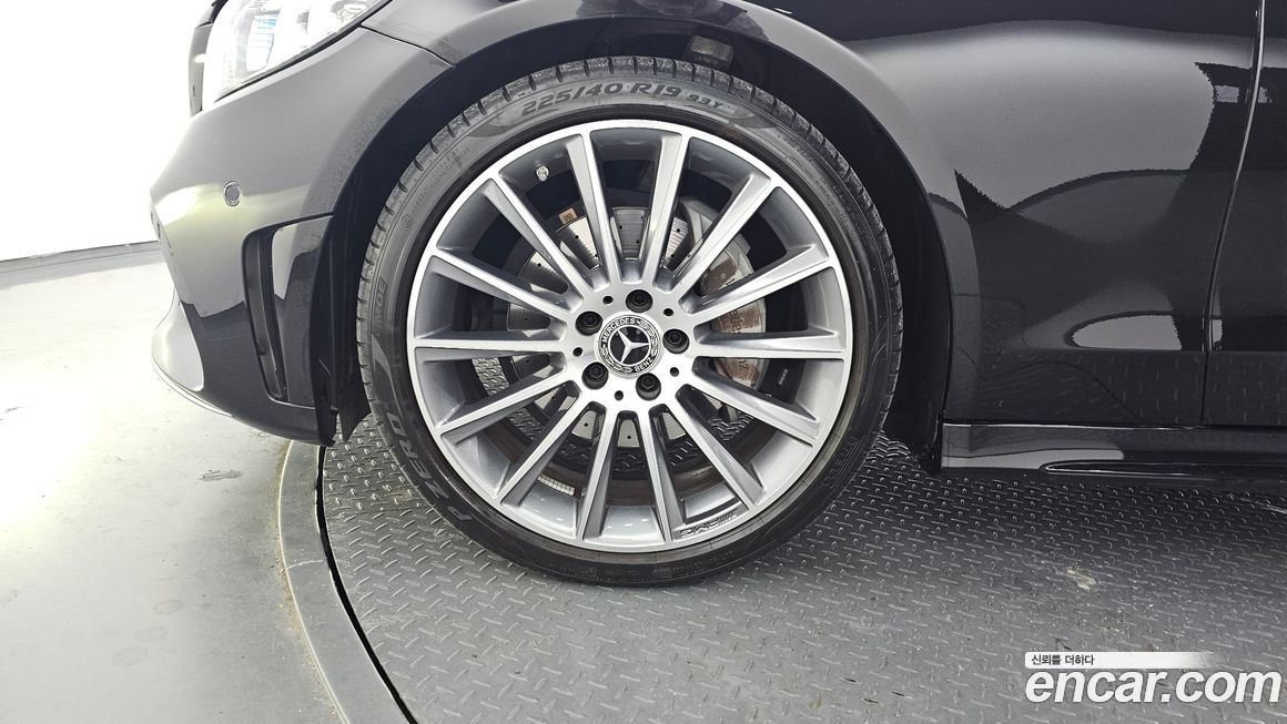 Mercedes-Benz C-Class 2023