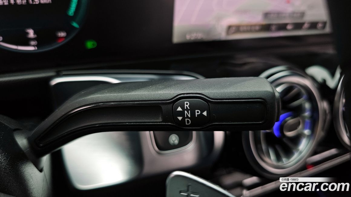 Mercedes-Benz GLB-Class 2021