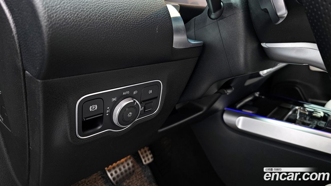 Mercedes-Benz GLB-Class 2021