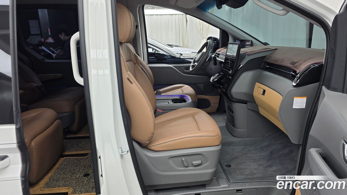 Hyundai Staria 2025