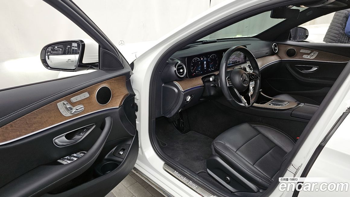 Mercedes-Benz E-Class 2023