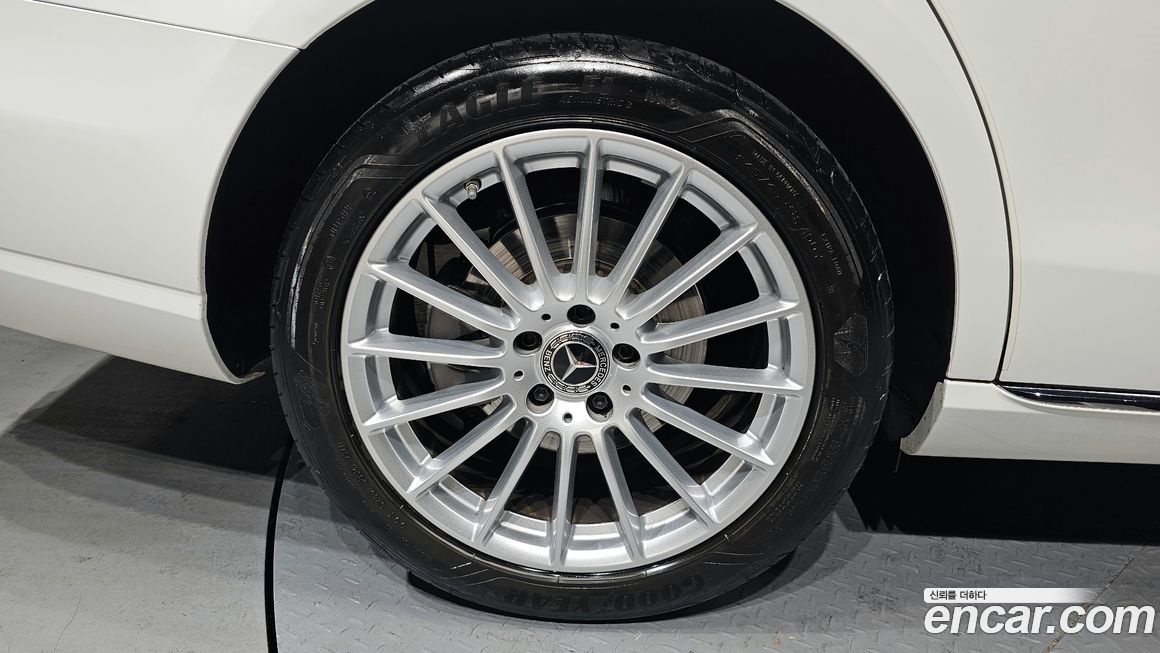 Mercedes-Benz E-Class 2022