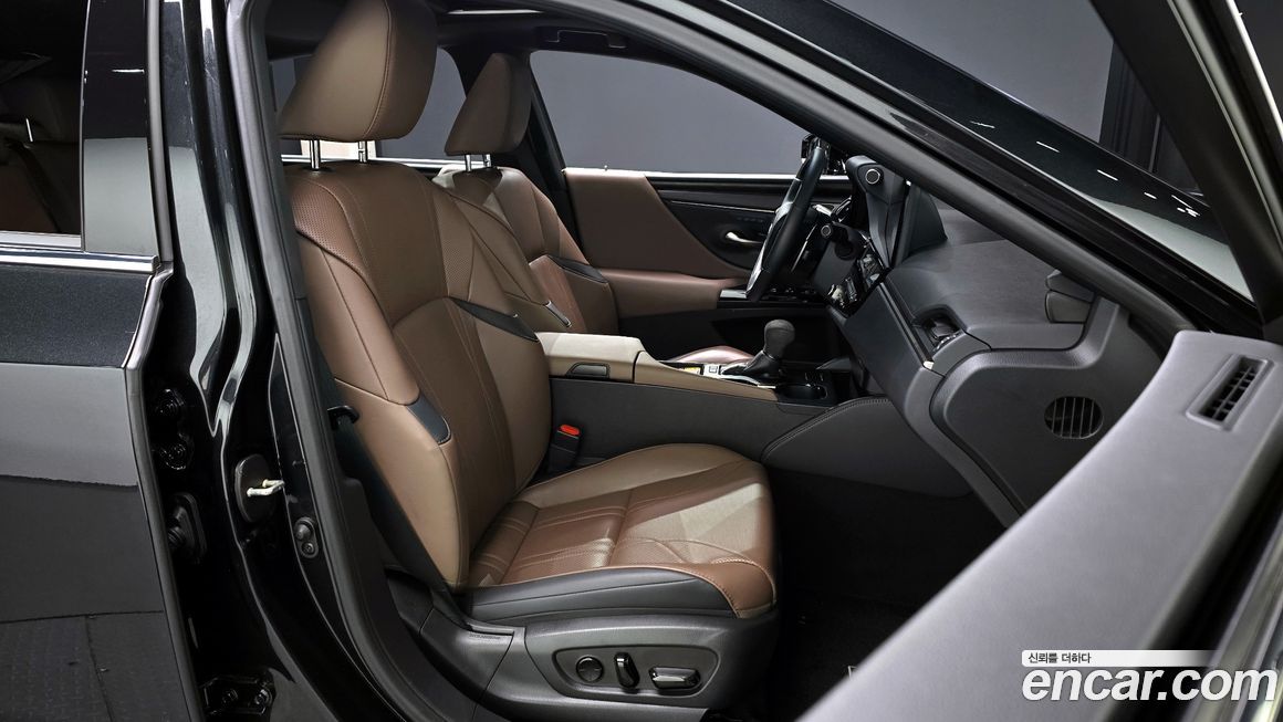 Lexus ES 2023