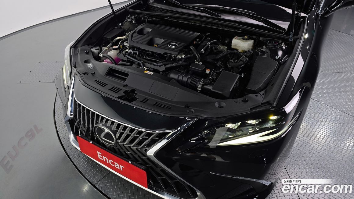 Lexus ES 2023