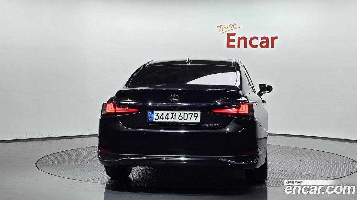 Lexus ES 2023