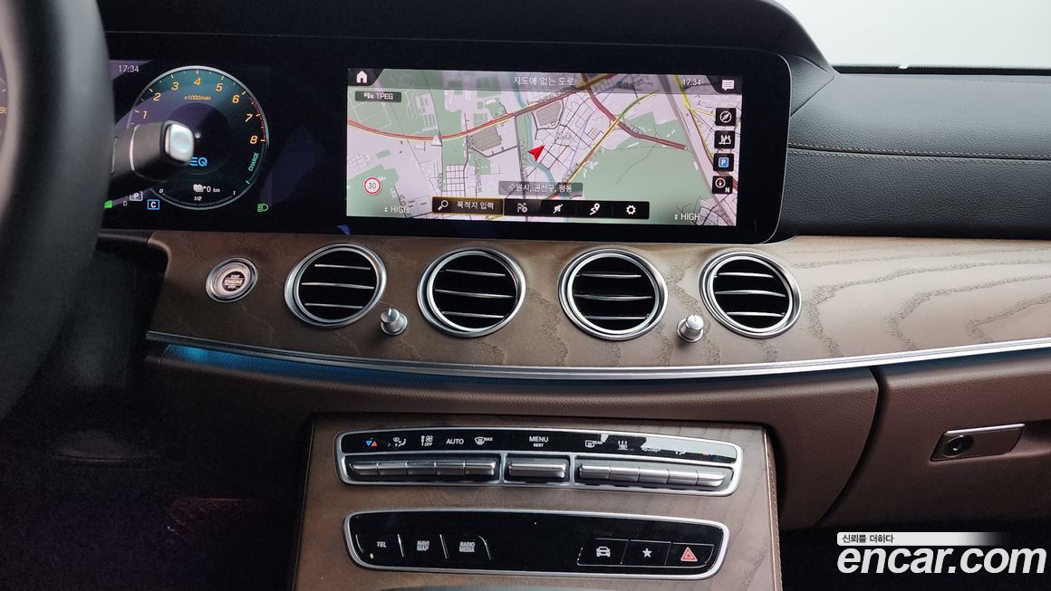 Mercedes-Benz E-Class 2021