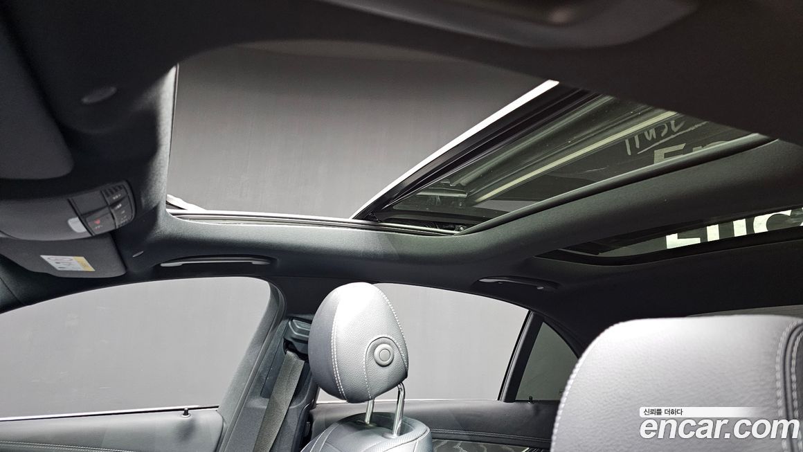 Mercedes-Benz E-Class 2022