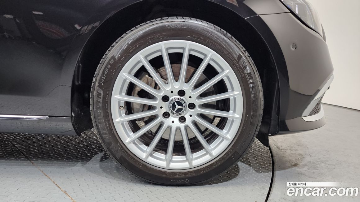 Mercedes-Benz E-Class 2022