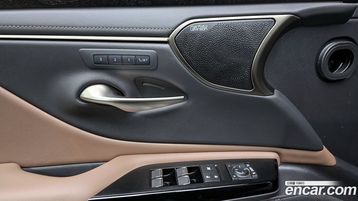 Lexus ES 2023