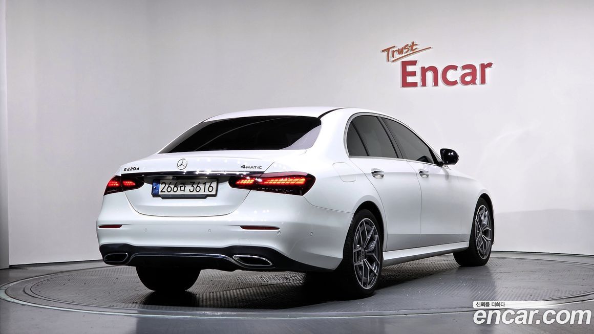 Mercedes-Benz E-Class 2022