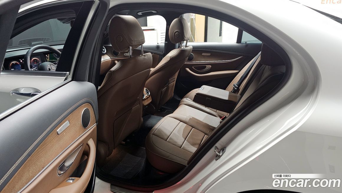 Mercedes-Benz E-Class 2022