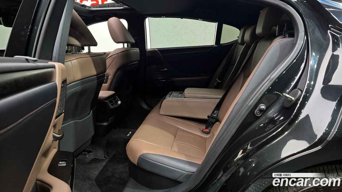 Lexus ES 2023