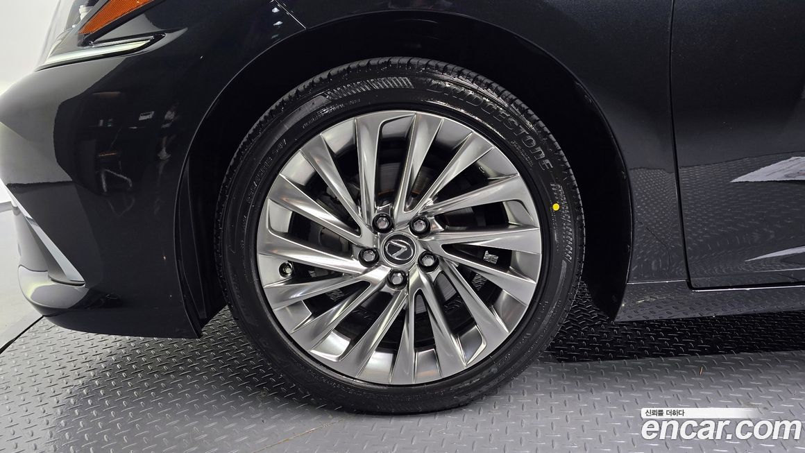 Lexus ES 2023