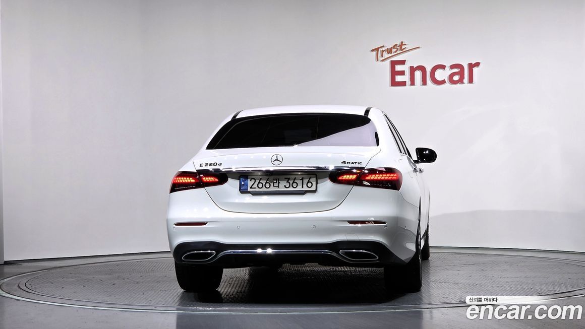 Mercedes-Benz E-Class 2022