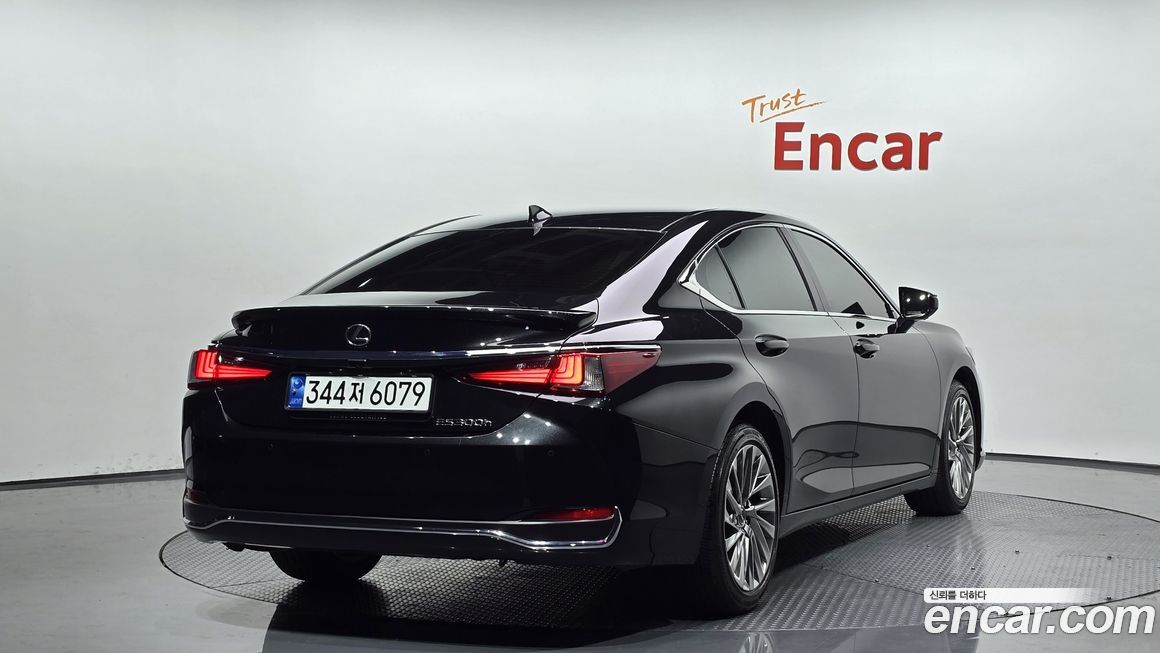 Lexus ES 2023