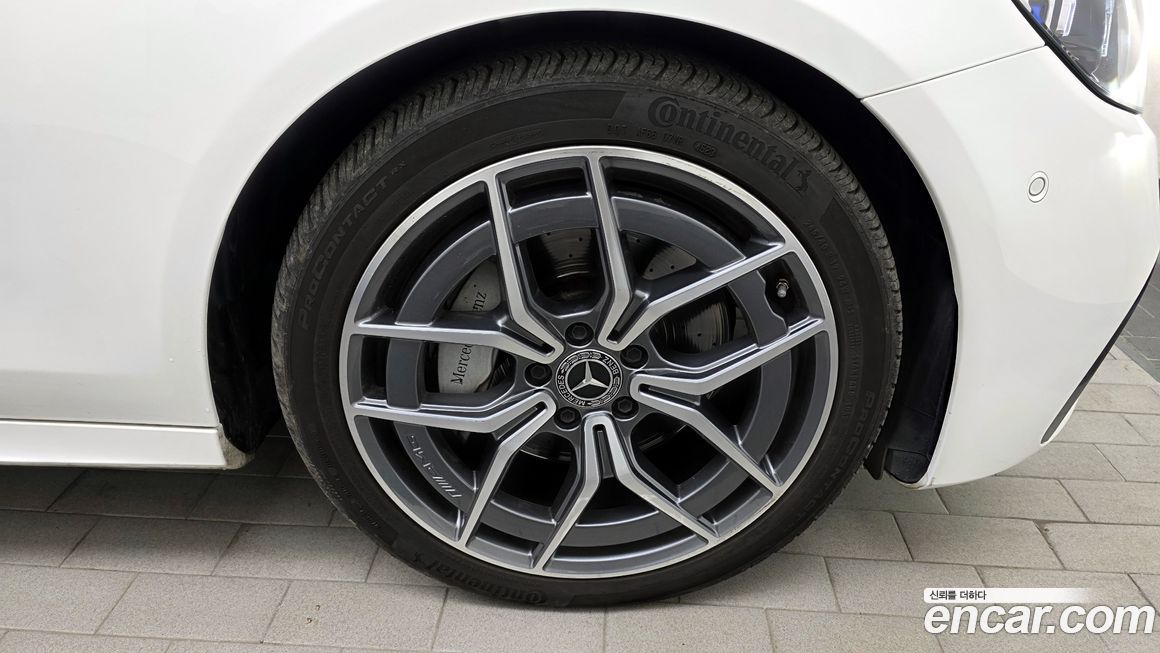 Mercedes-Benz E-Class 2022