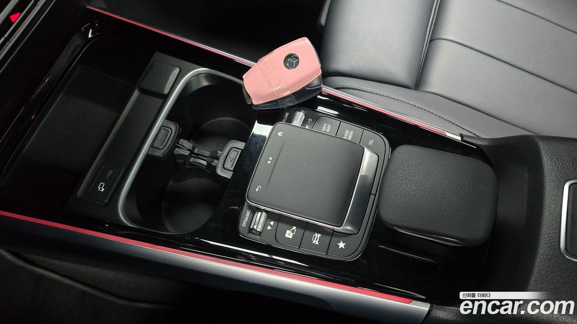 Mercedes-Benz GLB-Class 2023