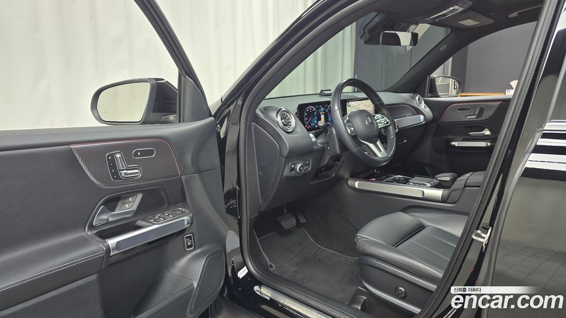 Mercedes-Benz GLB-Class 2023