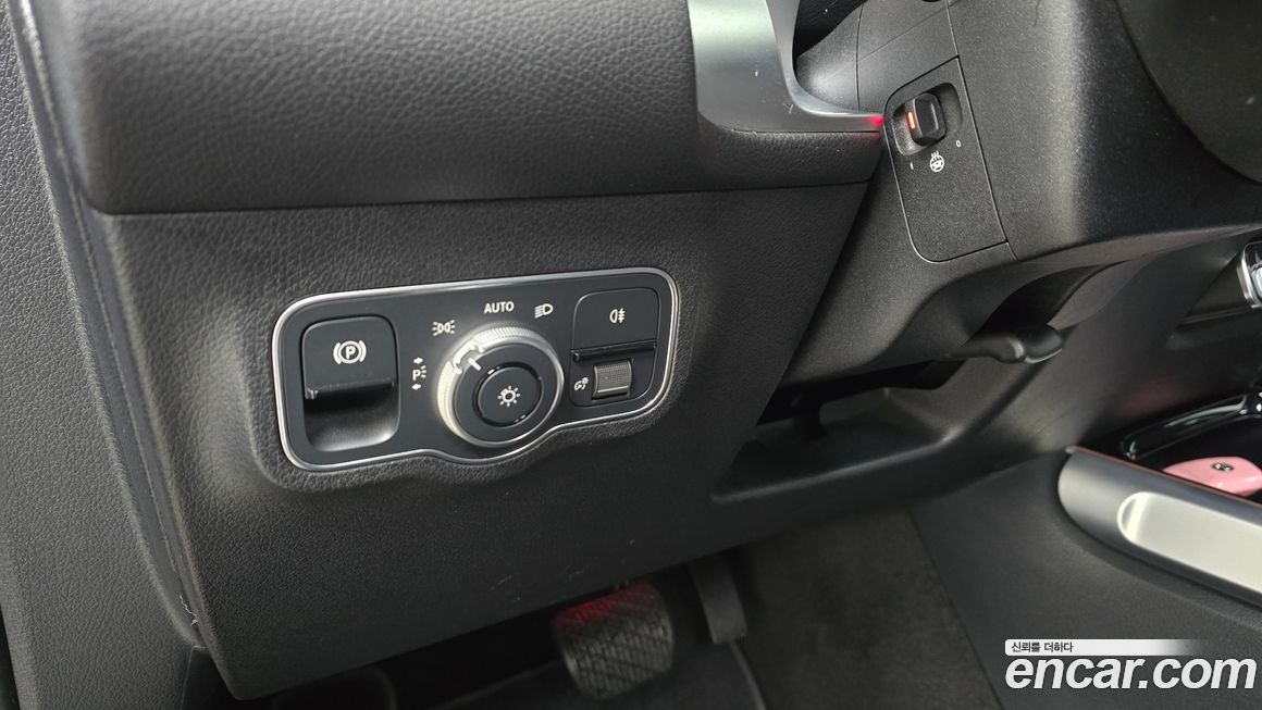 Mercedes-Benz GLB-Class 2023