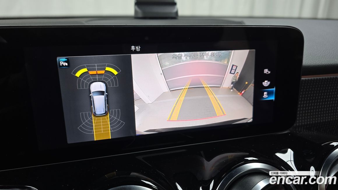 Mercedes-Benz GLB-Class 2023